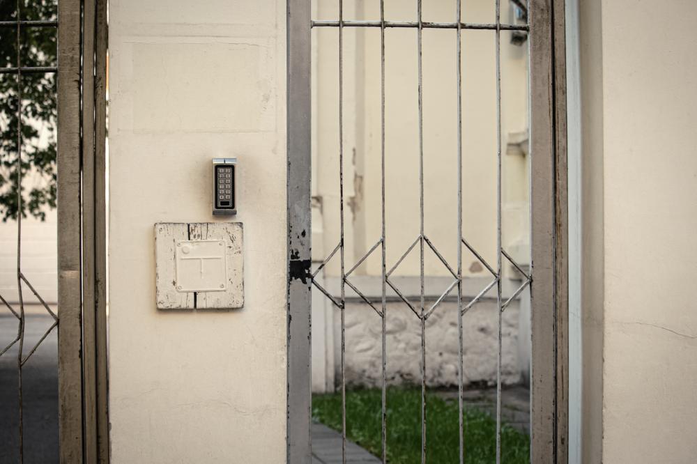 Personal and Professional Insights on Smart Lock Experiences