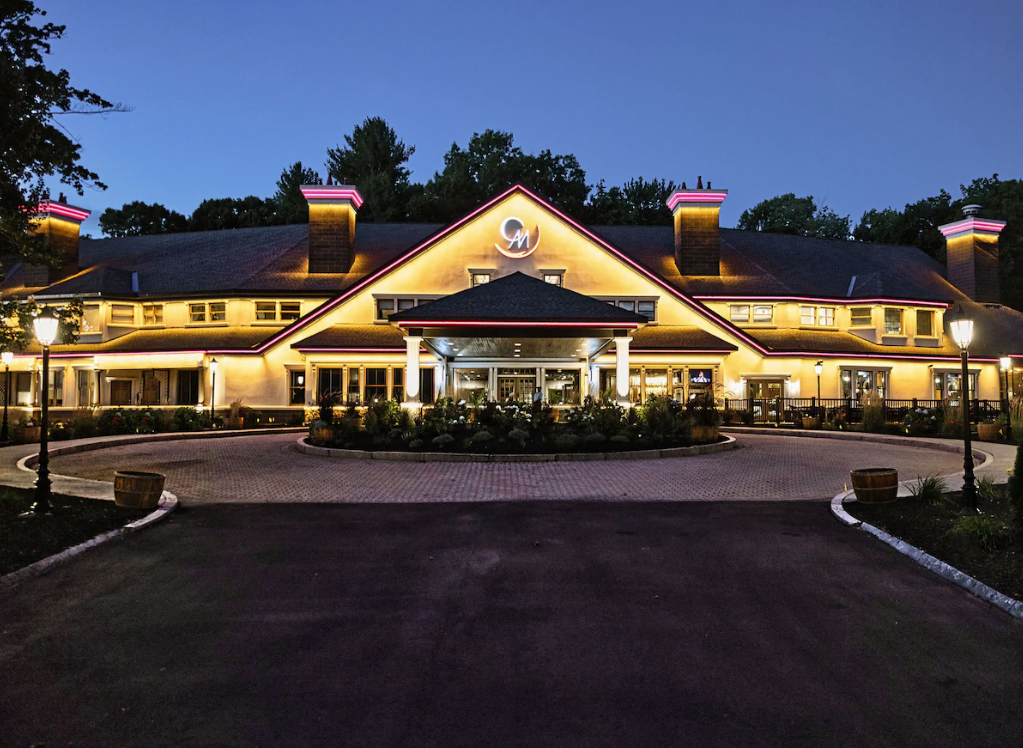 Chateau Merrimack Resort and Spa hero