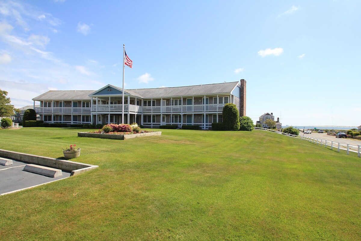 Colonial Acres Resort hero