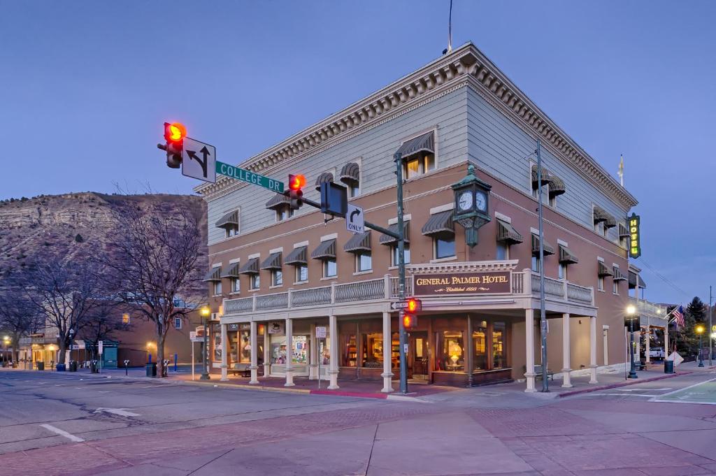 Grand Palmer Hotel hero