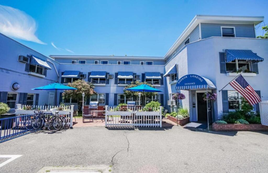 Harbor Landing Hotel hero