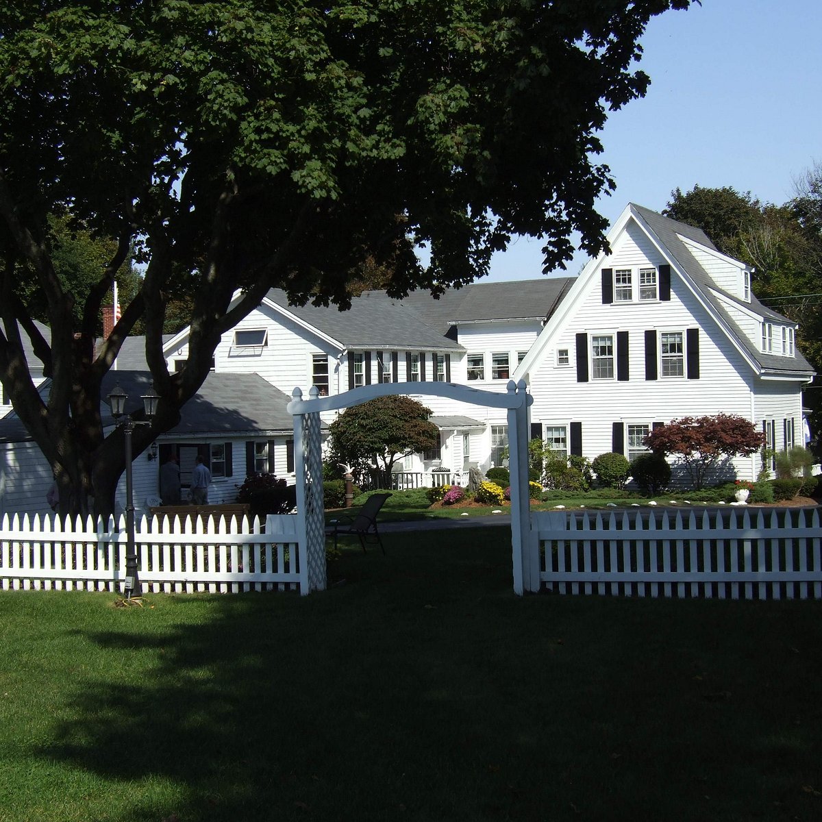 Holden Inn hero