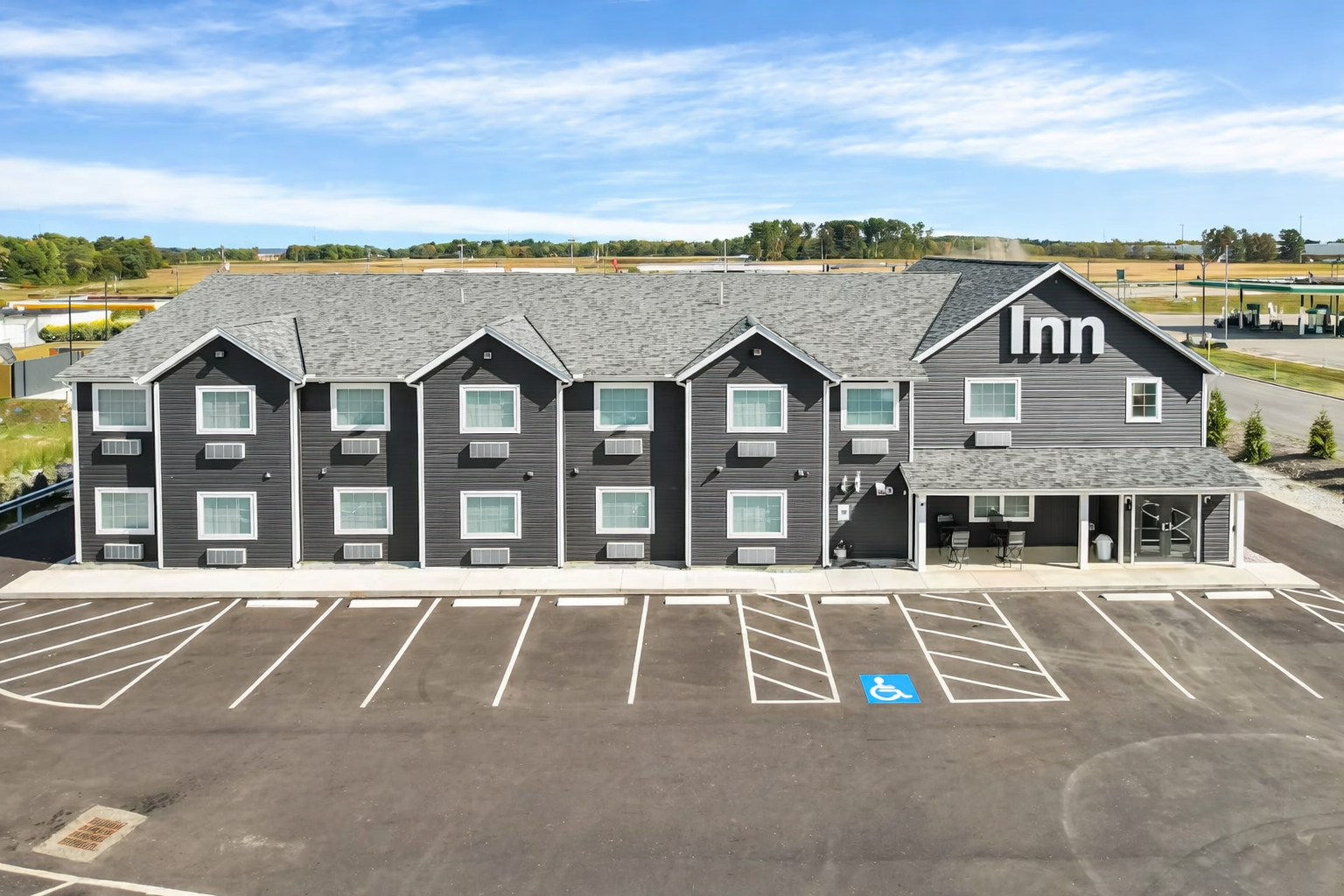 Holmes Suites Inn hero
