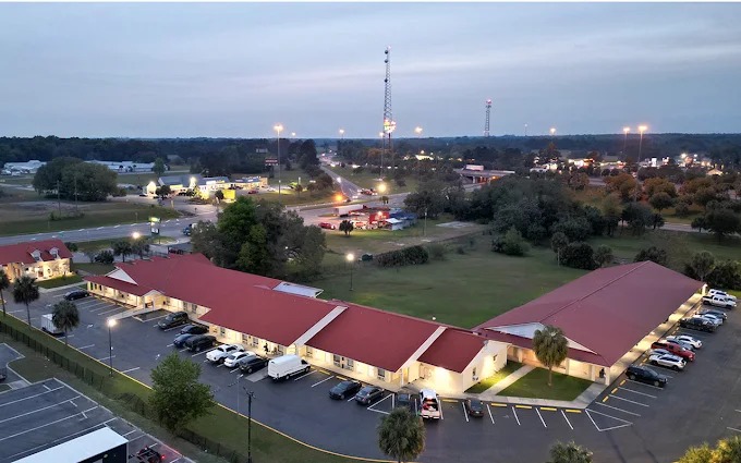Palm Gardens Inn hero