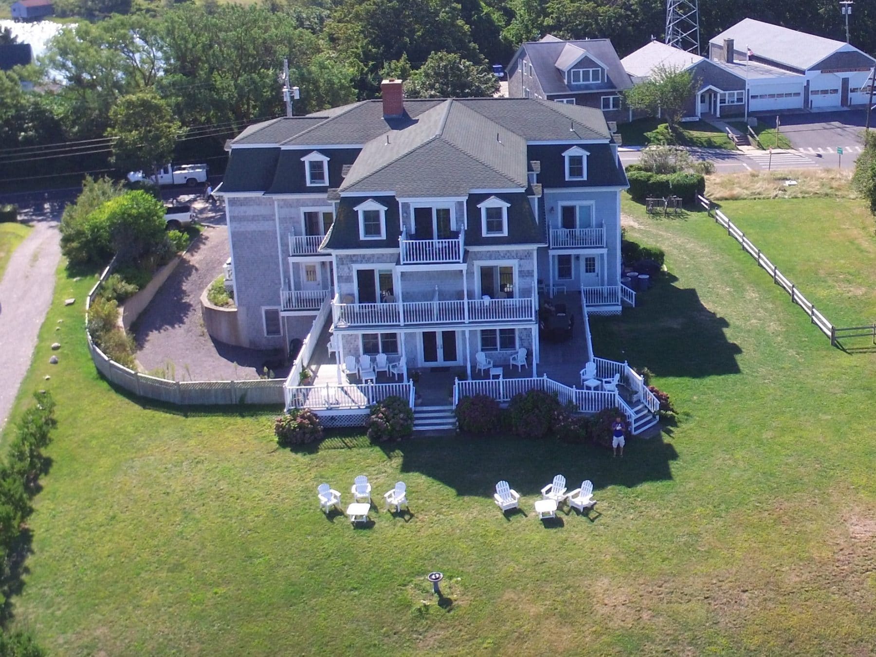 Payne's Harbor View Inn hero
