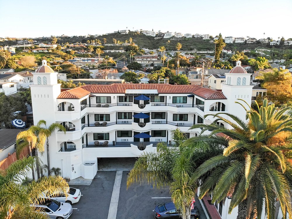 The Surfbreak Hotel hero