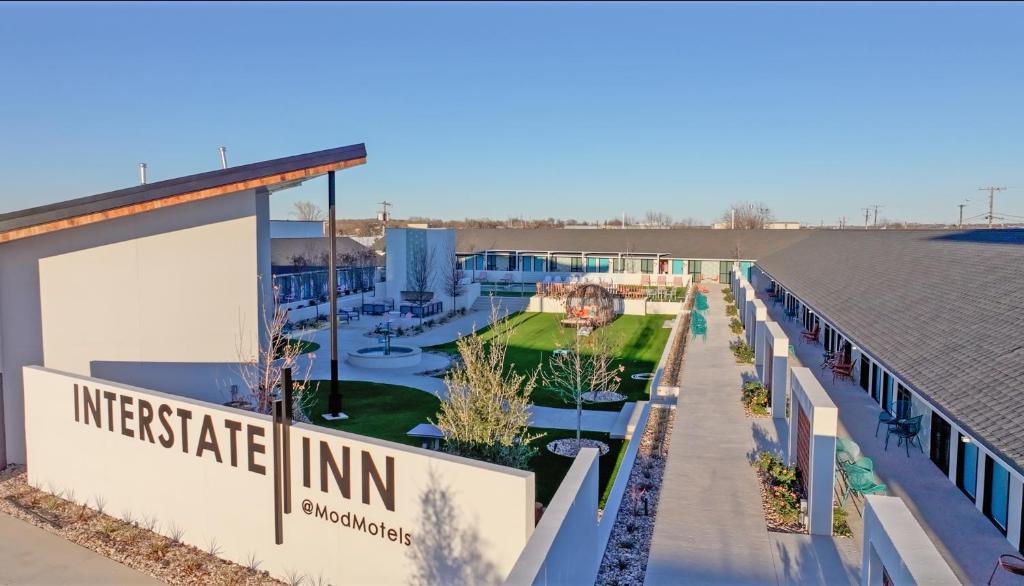 Interstate Inn hero