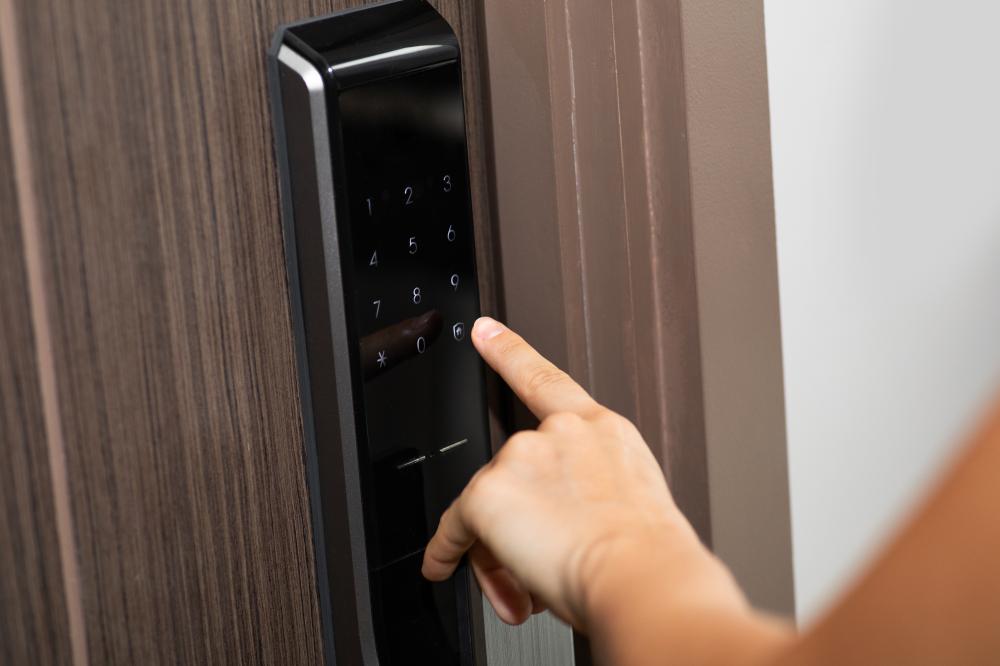 !Features That Bring Peace of MindSmart Locks in Apartment Living