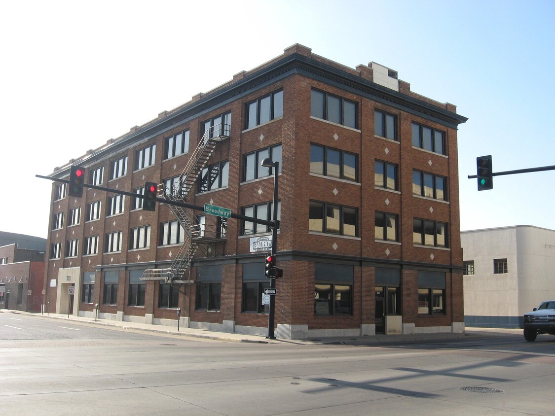 Arnolds Apartments hero